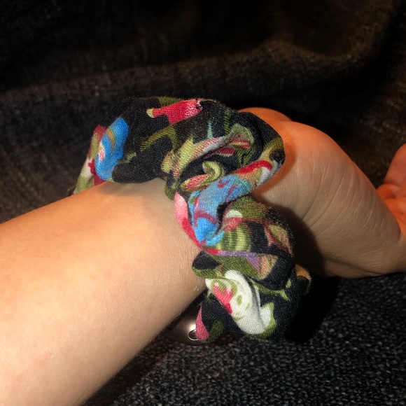 Apple Watch Scrunchie Band - Picture 2 of 5
